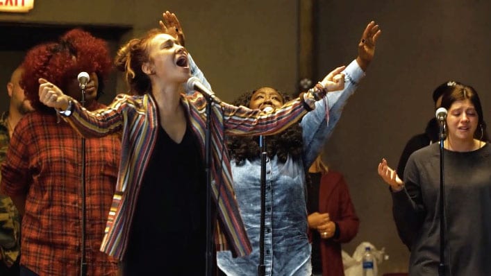 Watch Lauren Daigle Performs In Maximum Security Prison Knocks