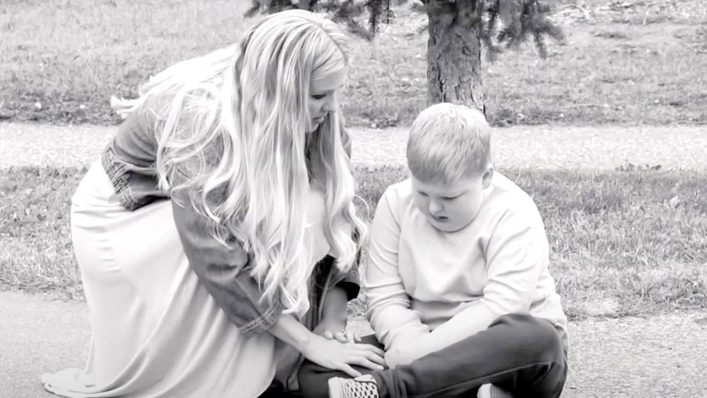 “I Don’t Even Recognize Myself. I Feel Almost Empty”: Mom of 3 Posts Raw Depiction of ‘Midlife Identify Crisis’