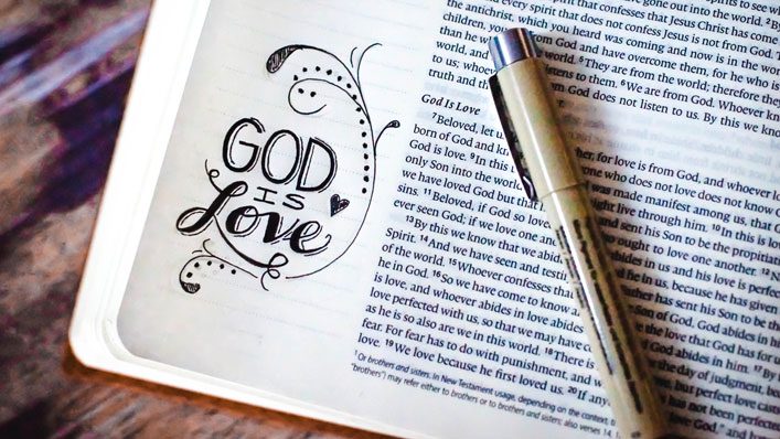 10 Encouraging Bible Verses About God’s Love