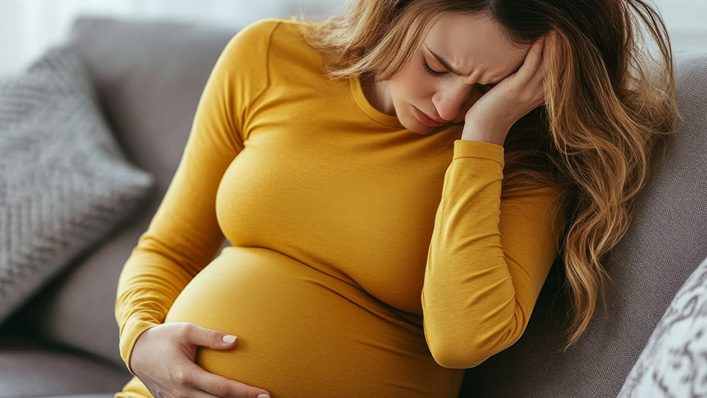 Pregnant Wife Gets Migraine & Stops Breathing—Her Husband Refuses to Send One Text & It Saved Her Life